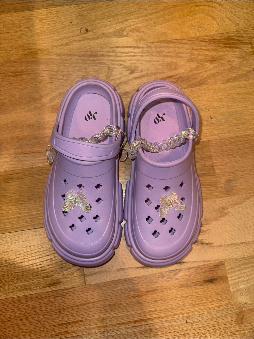 Lightweight Lavender Clog Sandals with Decorative Charms